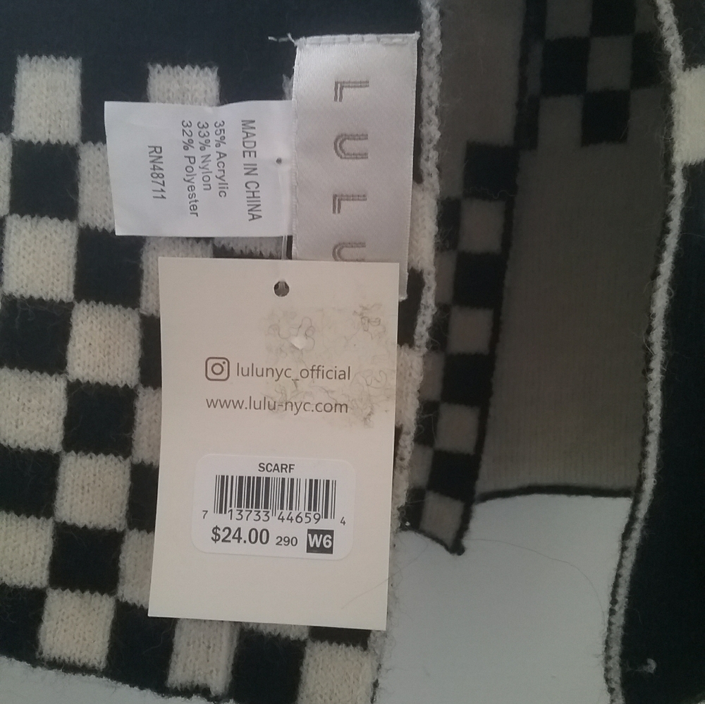 Checkered Scarf - Picture 3 of 3